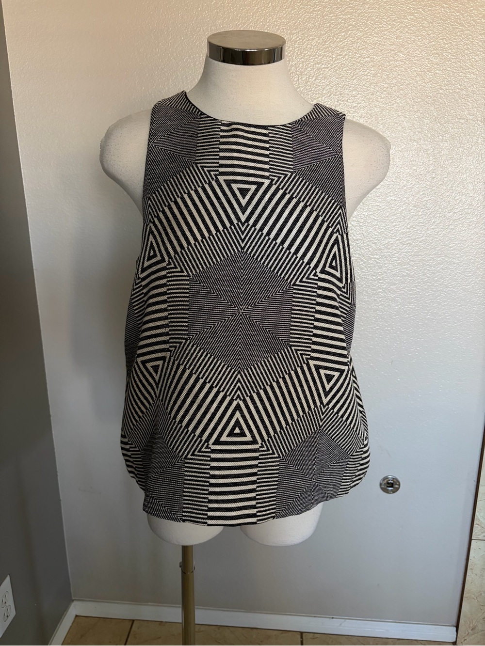 HD in Paris Black & White Geometric Tank Top